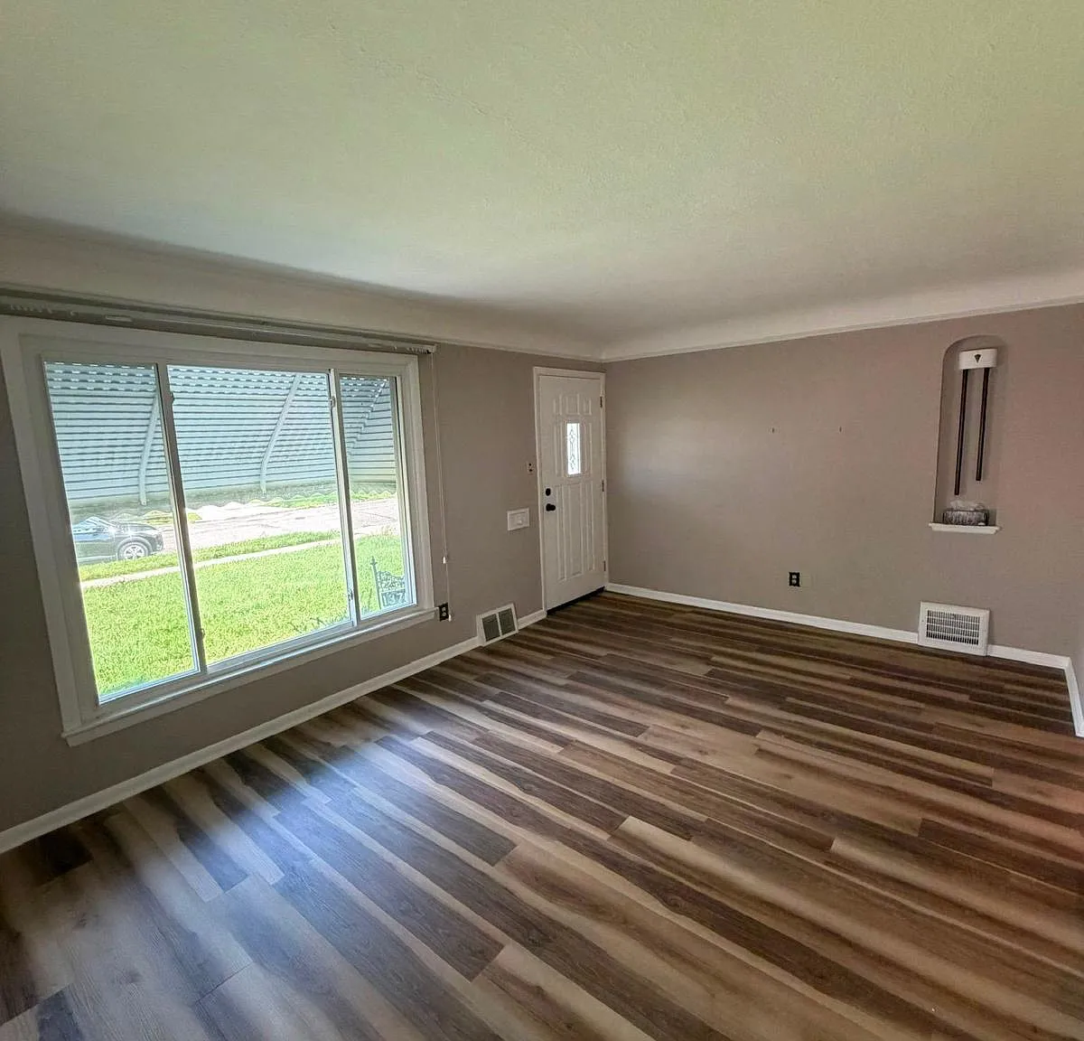 3 bed, 2145 sqft, $1,750 — Photo 4