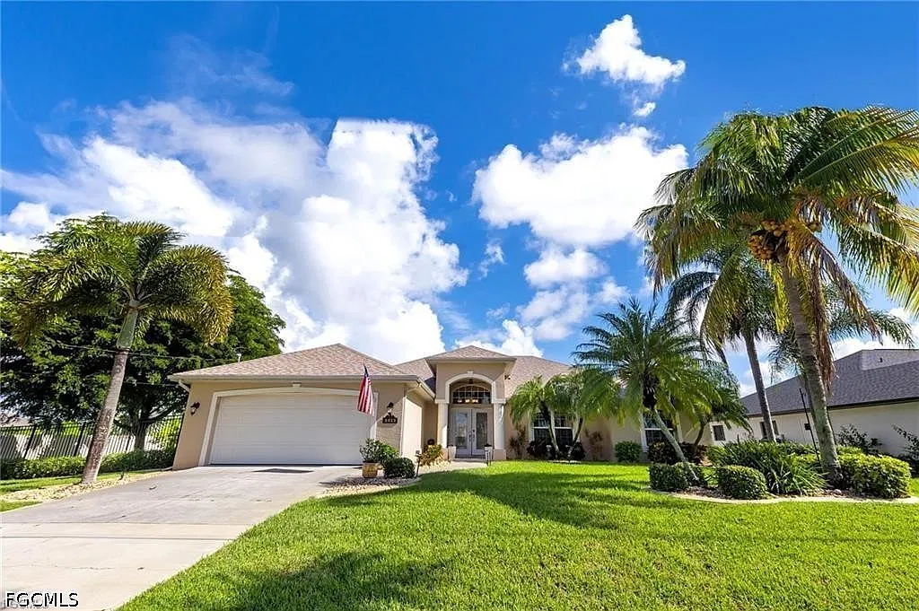 3 bed, 2.0 bath, 2071 sqft, $4,000 — Photo 1