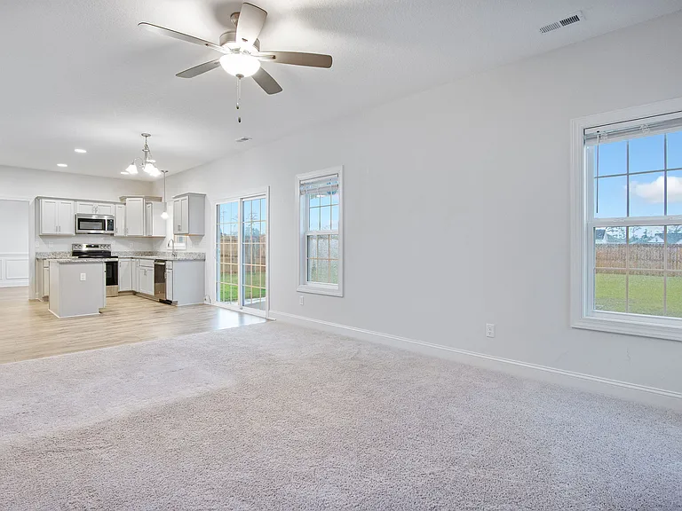 917 Uplands Ln — Photo 16