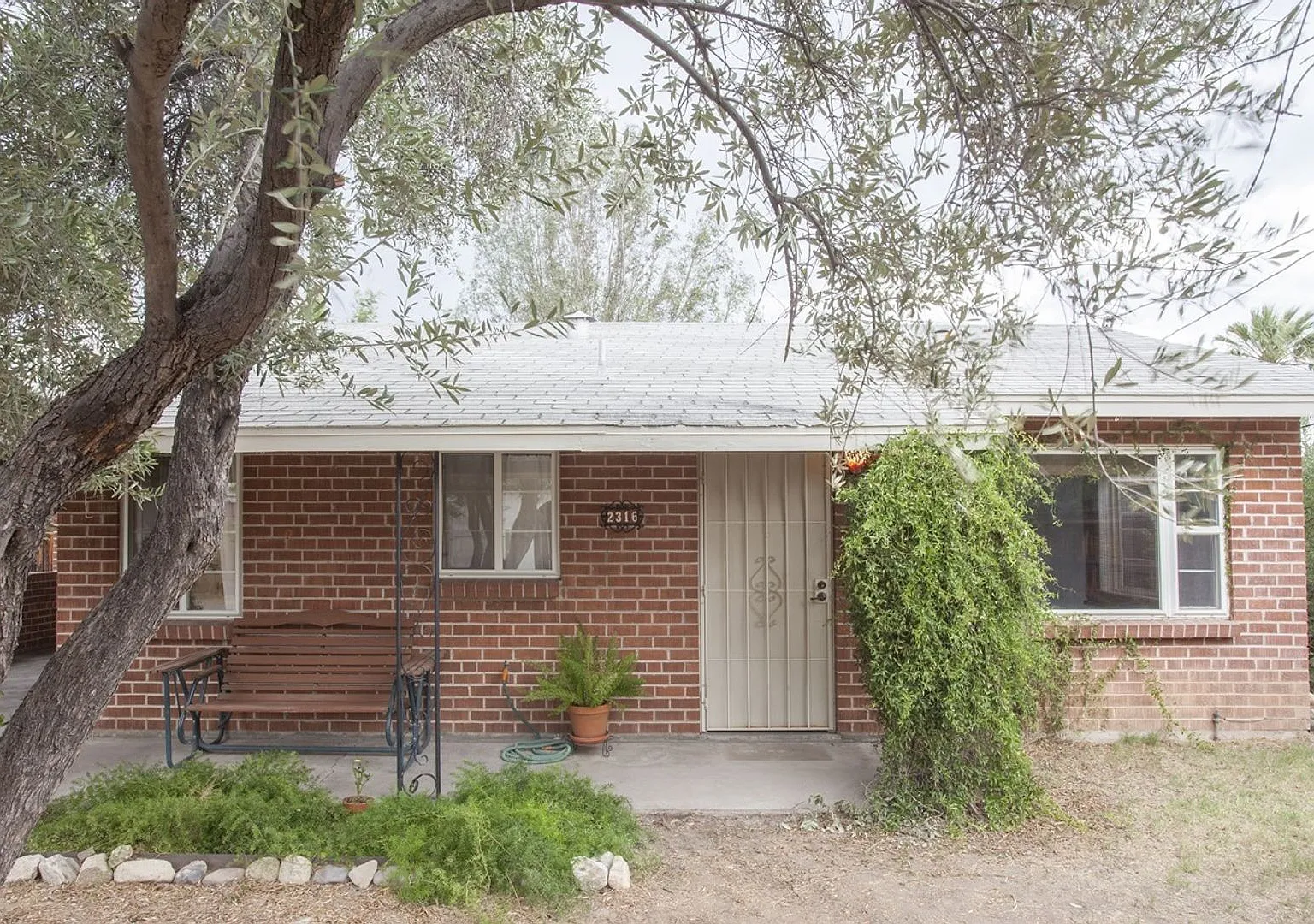 2 bedroom, 1 bath — Photo 1