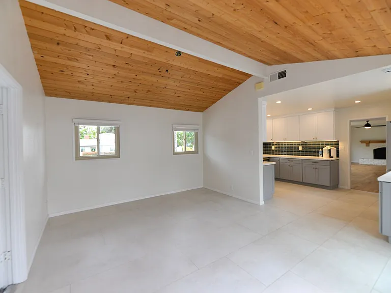 2345 S Ola Vis — Photo 12