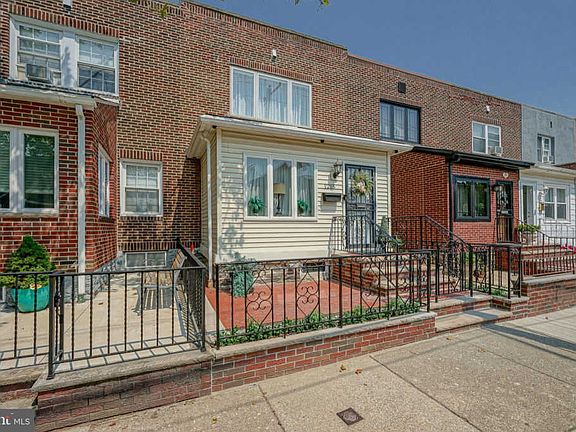 3rd image of 1215 Johnston St