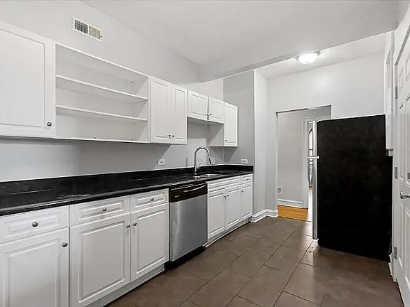 3rd image of 2119 N Campbell Ave APT 3F