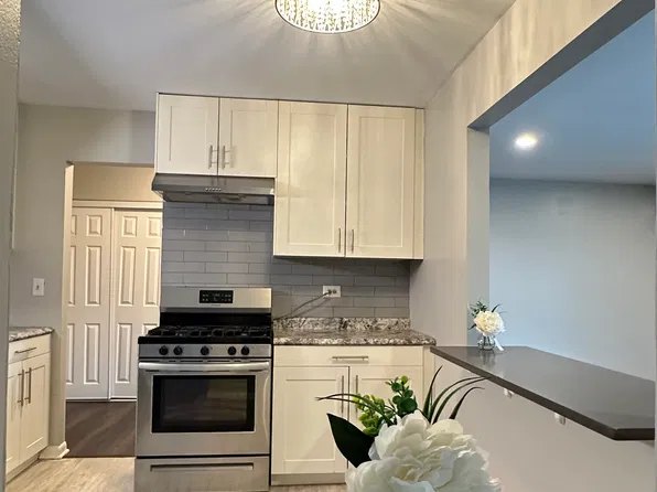 316 N Salem Ave #C, Arlington Heights, IL 60005