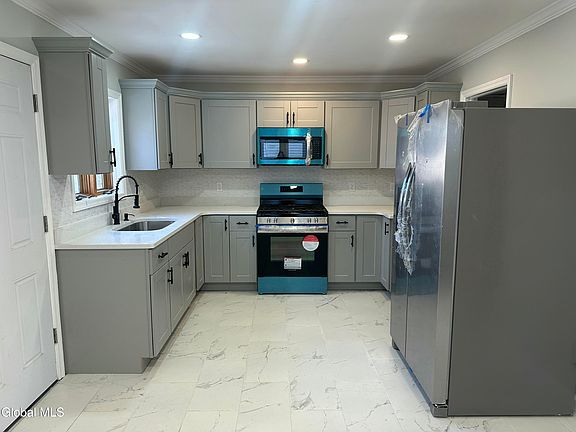 4th image of 740 Hamilton Street