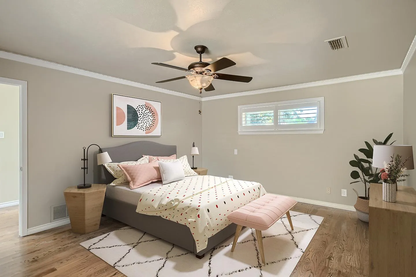 Private Bedroom in Stately Prestonwood home with sparkling pool & spa — Photo 3