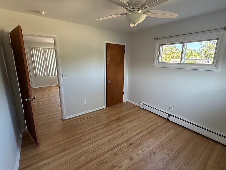 129 N Edgemont St — Photo 10