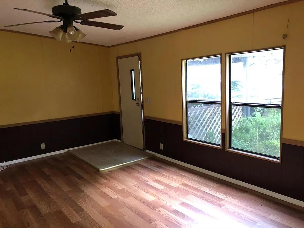 Building Photo - 12878 Circle Lake Dr