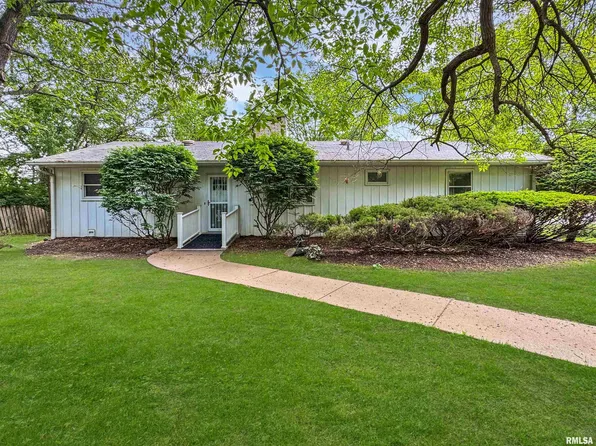 6006 N Big Hollow Rd, Peoria, IL 61615