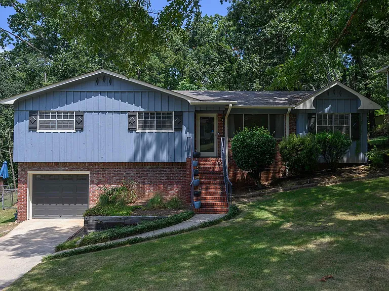 1440 Hickory Ln — Photo 1