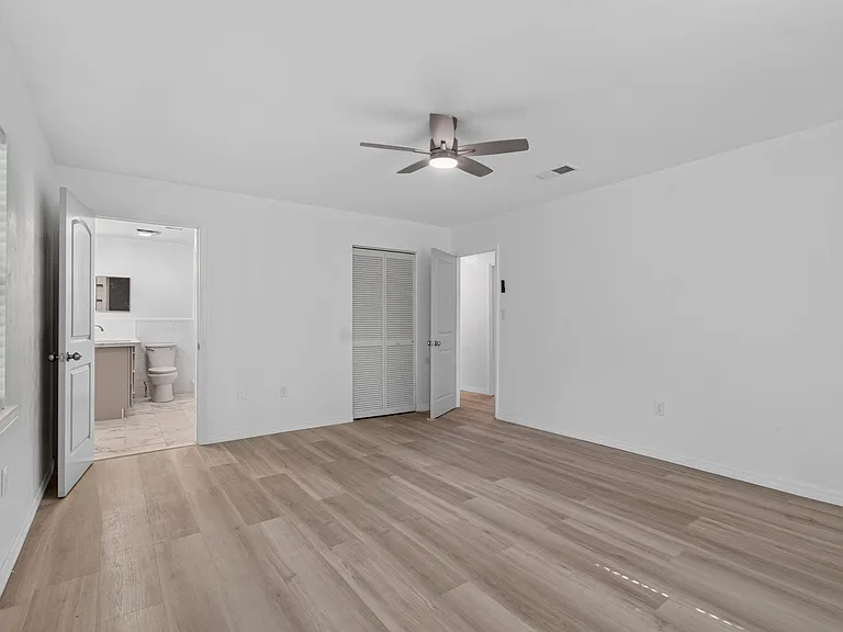 6821 NW 39th Ave — Photo 16