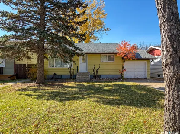 777 3rd Street E, Shaunavon, SK S0N 2M0