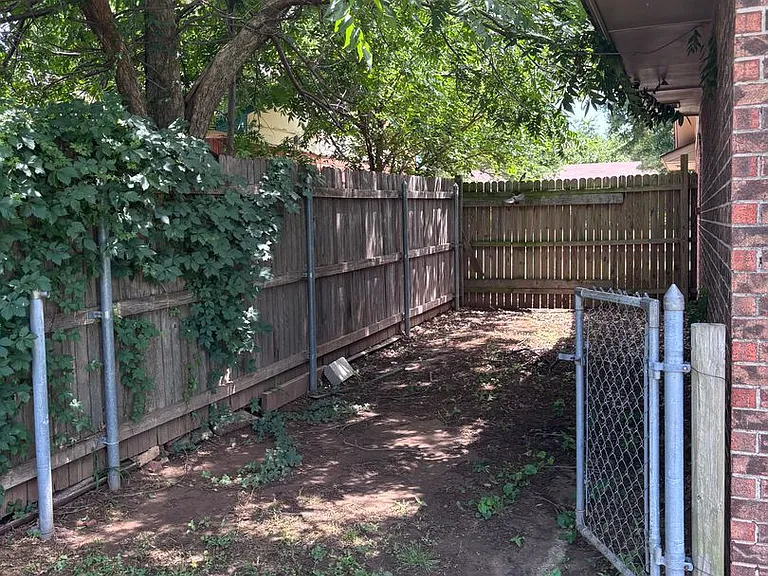 802 Amity Ln — Photo 39