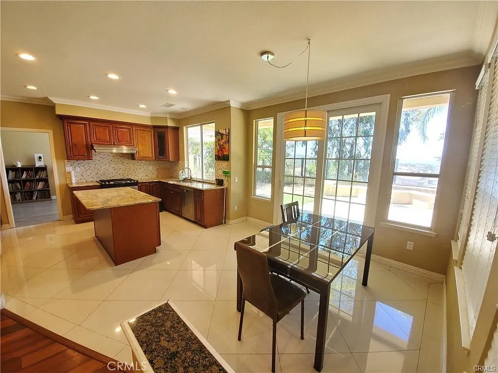 4 bed, 2981 sqft, $4,600 — Photo 3