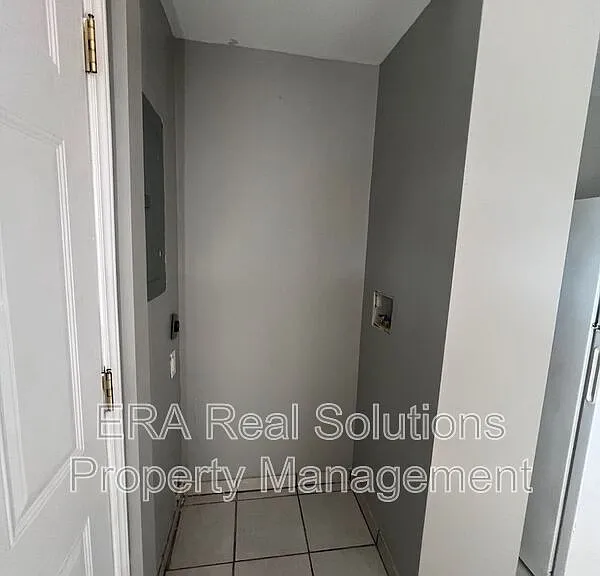 301 S Napoleon Ave #D — Photo 6