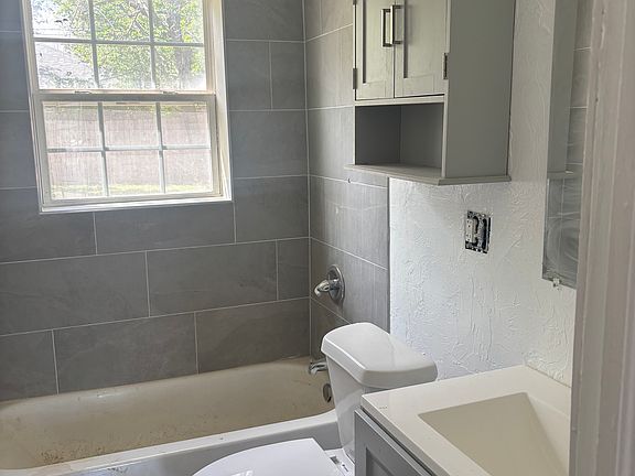 4th image of 508 E Douglas Dr