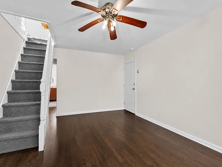 725 E Broadway #4 — Photo 5