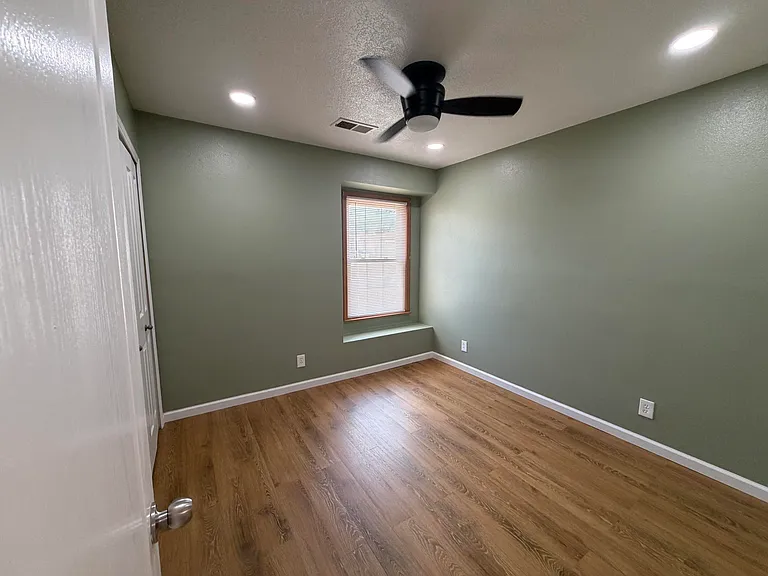 1008 Harrison Dr NE — Photo 6