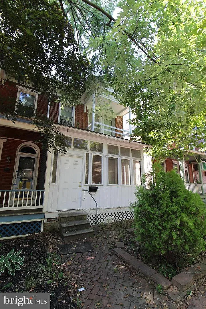 3 bed, 1550 sqft, $1,900 — Photo 1
