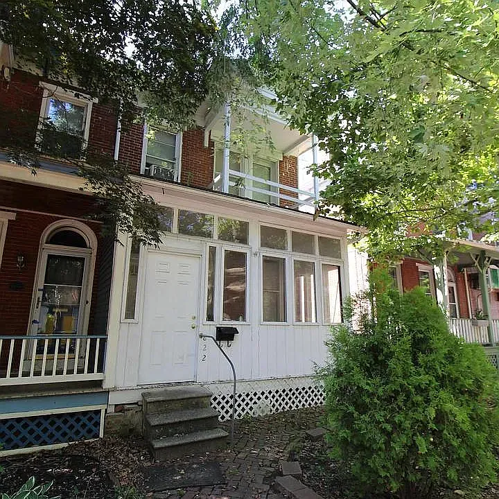 822 W 10th St
