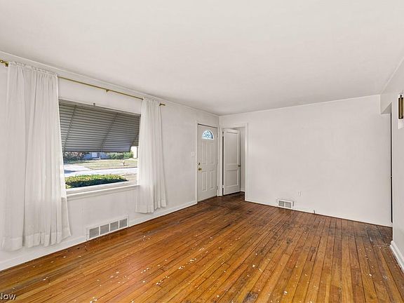 4th image of 25351 Richards Ave