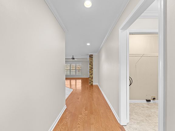 5th image of 1017 Woodline Cir
