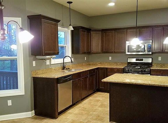 5th image of 890 Dickens Ln