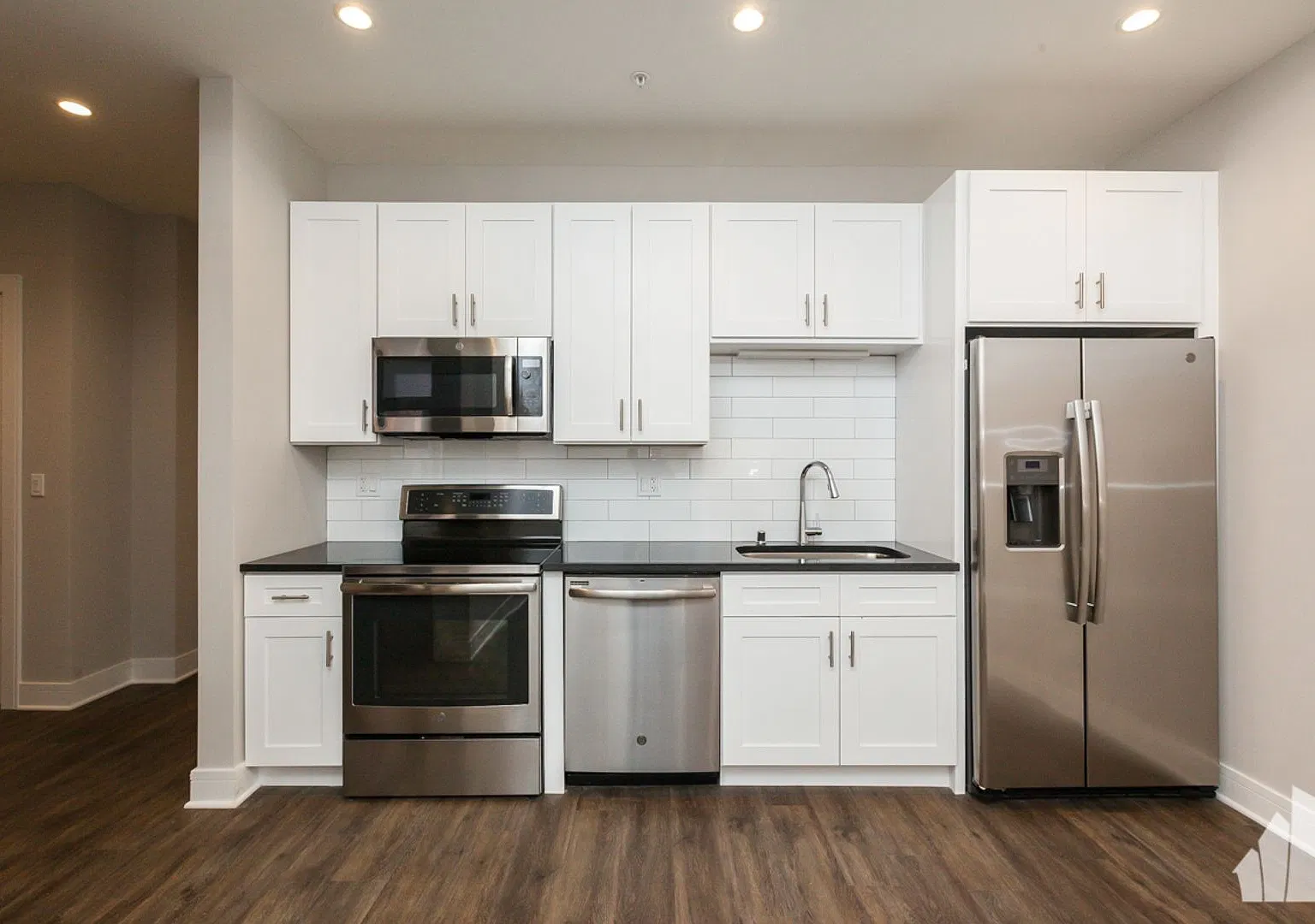1 bed, 1.0 bath, 713 sqft, $2,600 — Photo 1