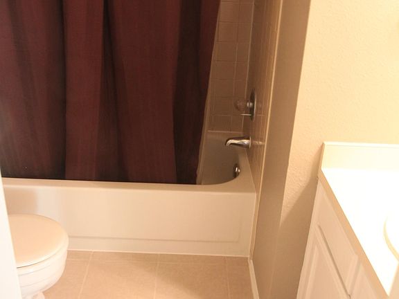Unit B Bathroom