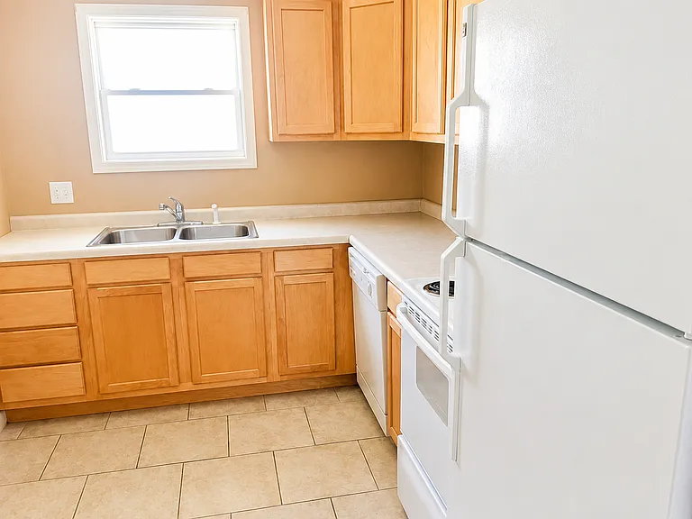 6627 Colby St — Photo 1