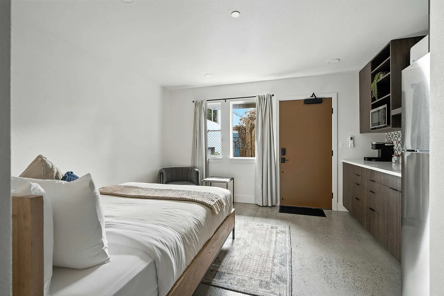 Studio, 1.0 bath, 290 sqft, $2,135 — Photo 1