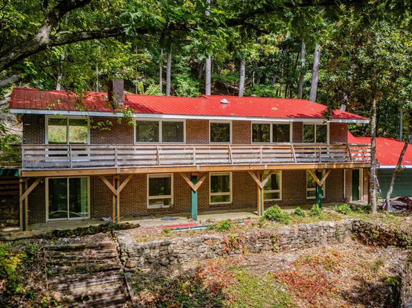 2 Rovan Cir, Johnson City, TN 37601