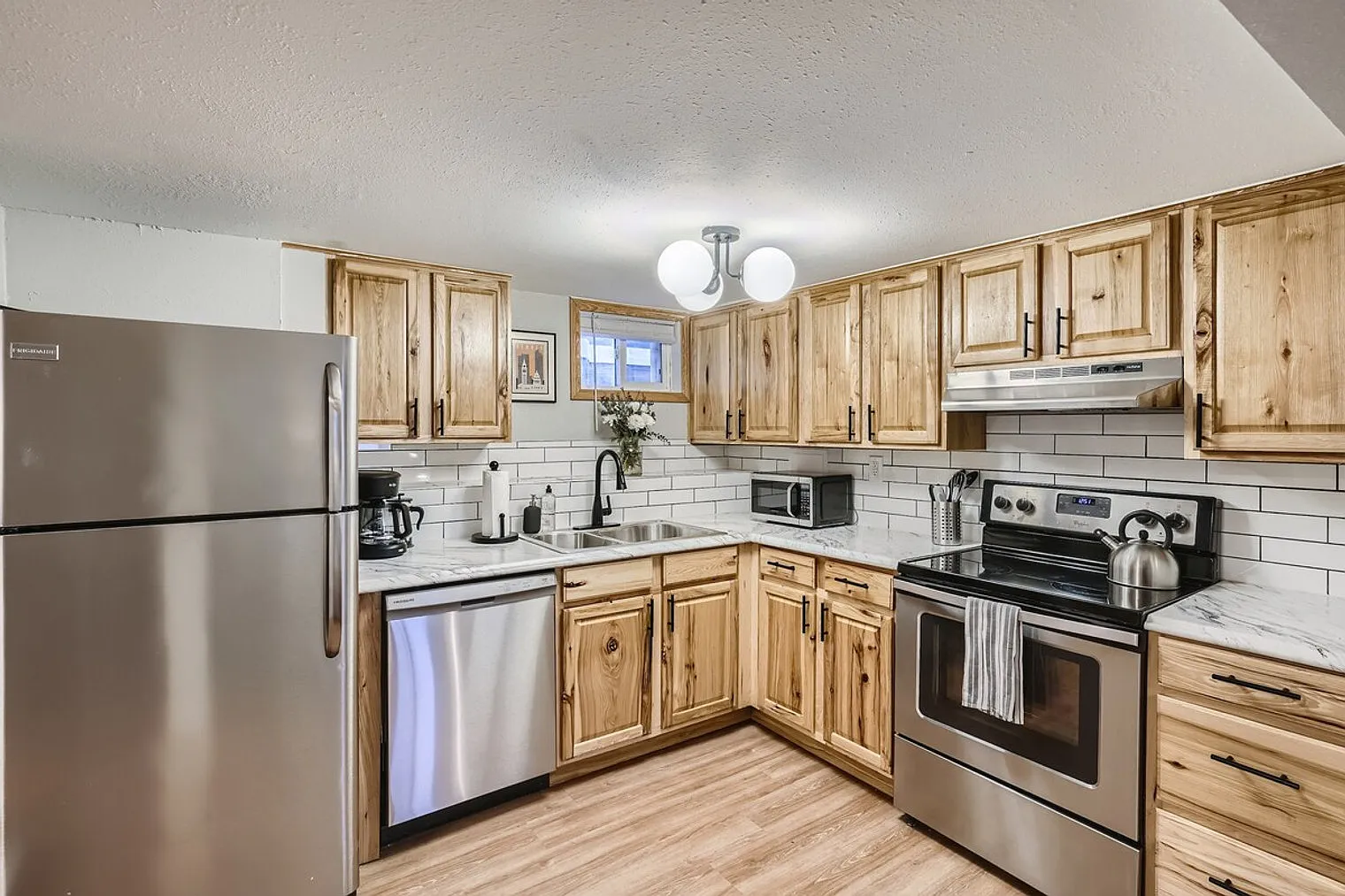 1 bed, 1.0 bath, 731 sqft, $2,563 — Photo 3