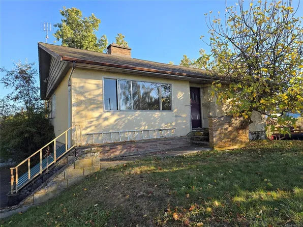 2766 Island View Rd, Central Saanich, BC V8M 1W3