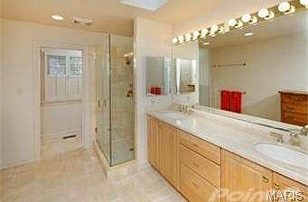 3rd image of 11 Berkley Ln
