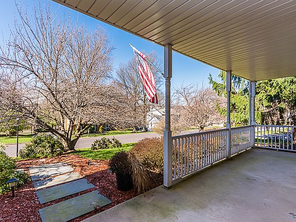 3rd image of 1874 Hawthorne Pl