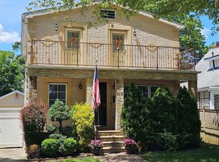 8018 261st St, Glen Oaks, NY 11004