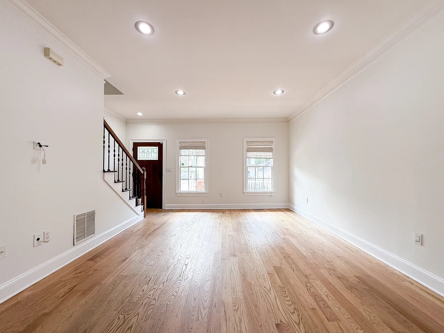 4 bed, 2.5 bath, 2139 sqft, $3,895 — Photo 2