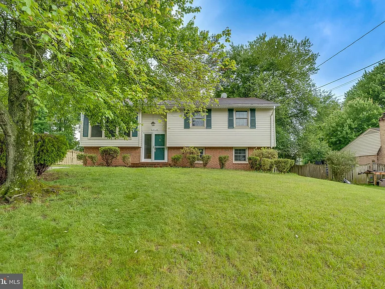 14715 Lock Dr — Photo 1