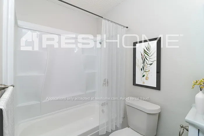 1104 Patrick St — Photo 13
