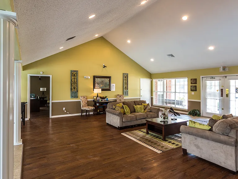 Cumberland Manor — Photo 16