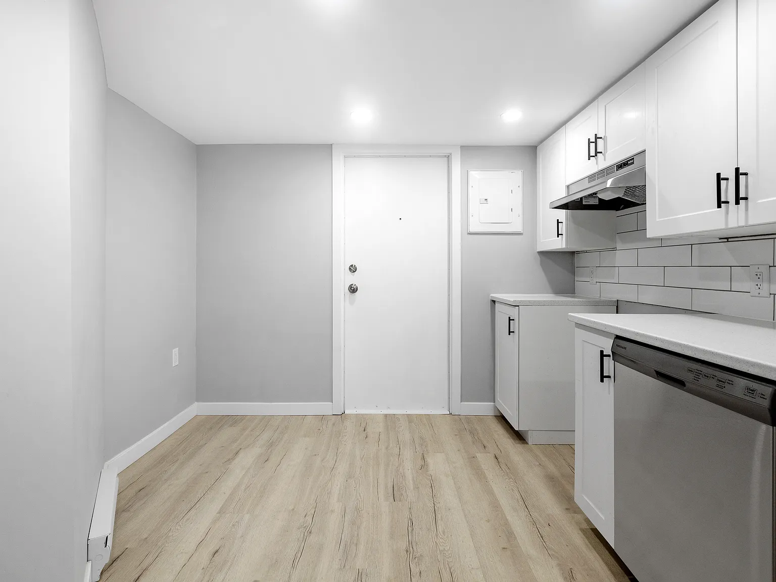 883 Somerset Street West — Photo 3