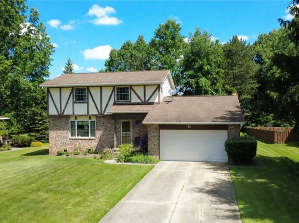 8893 White Oak Dr, Twinsburg, OH 44087