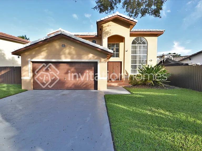 15813 SW 79th St — Photo 1