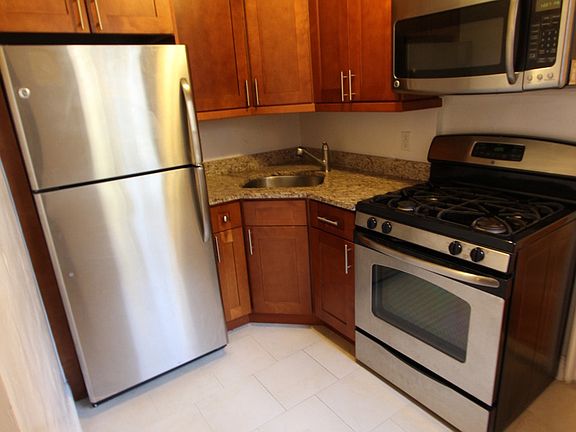 5th image of 10101 67th Dr APT 1F