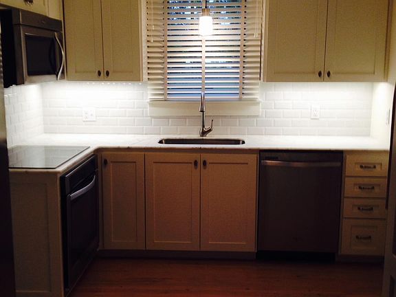2nd image of 201 Leonard St