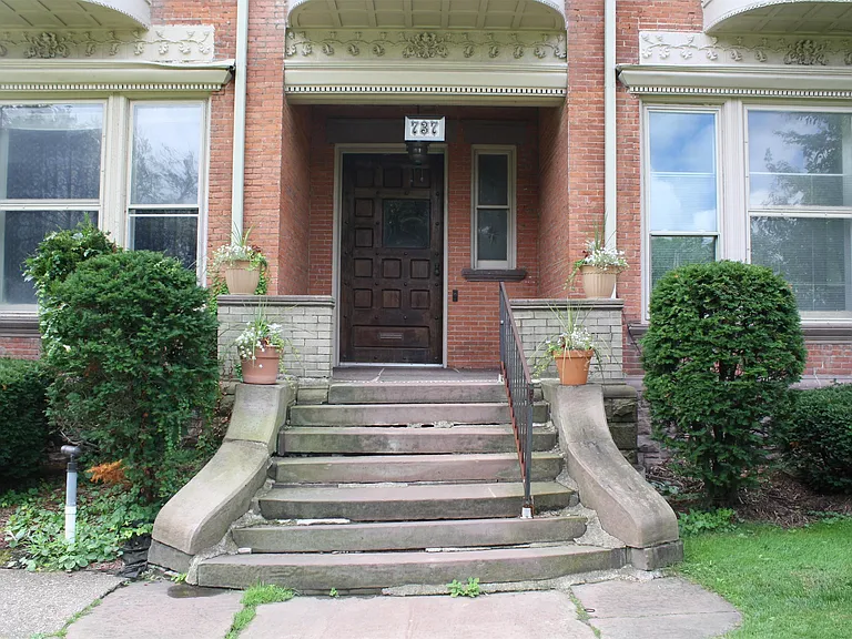 737 East Ave #11 — Photo 9