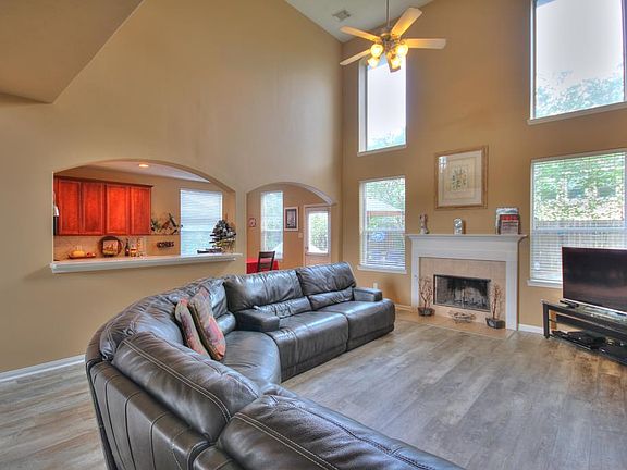 5th image of 3710 Wild Oak Dr