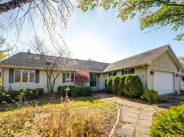 454 Nelson Rd, Antioch, IL 60002