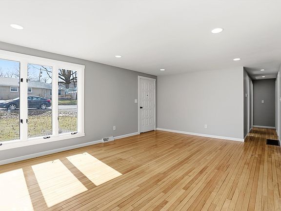 4th image of 542 W Green Rd